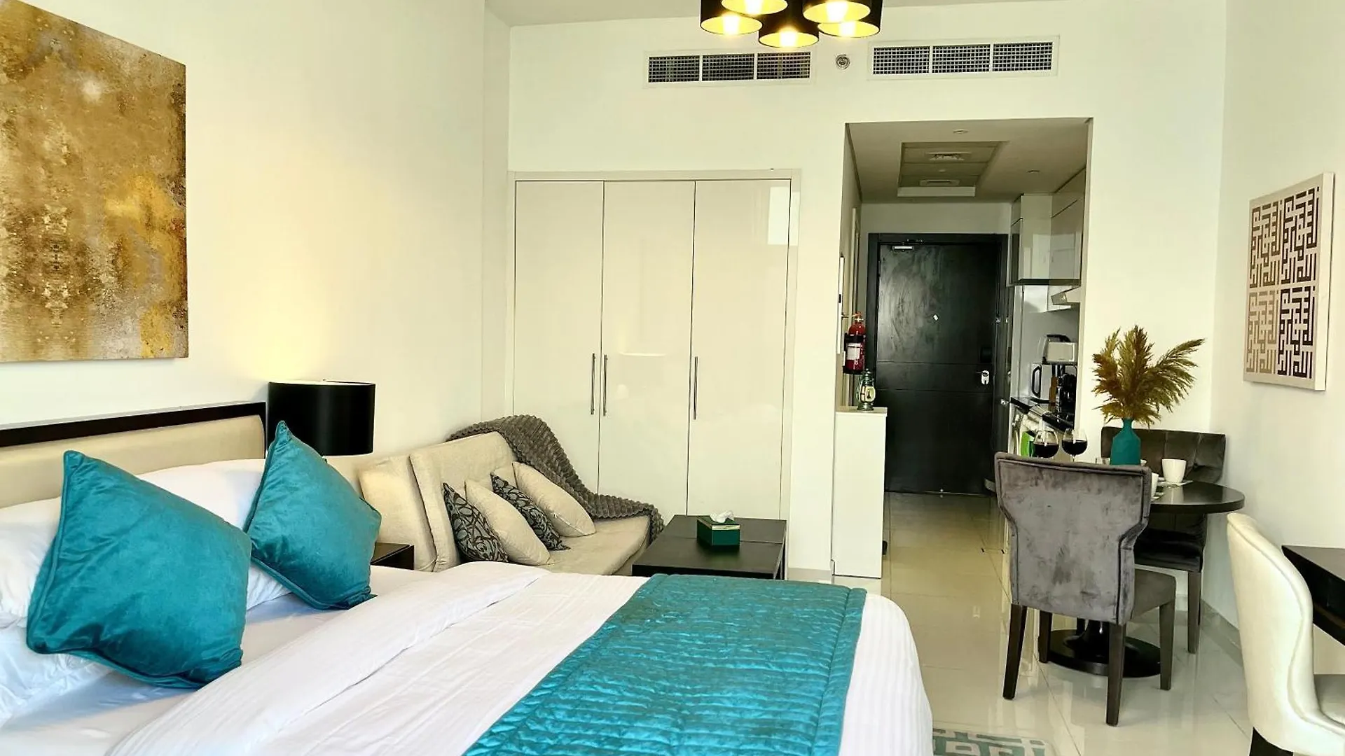 Top Floor Luxurious Apt In Jvc, Near Marina Dubai