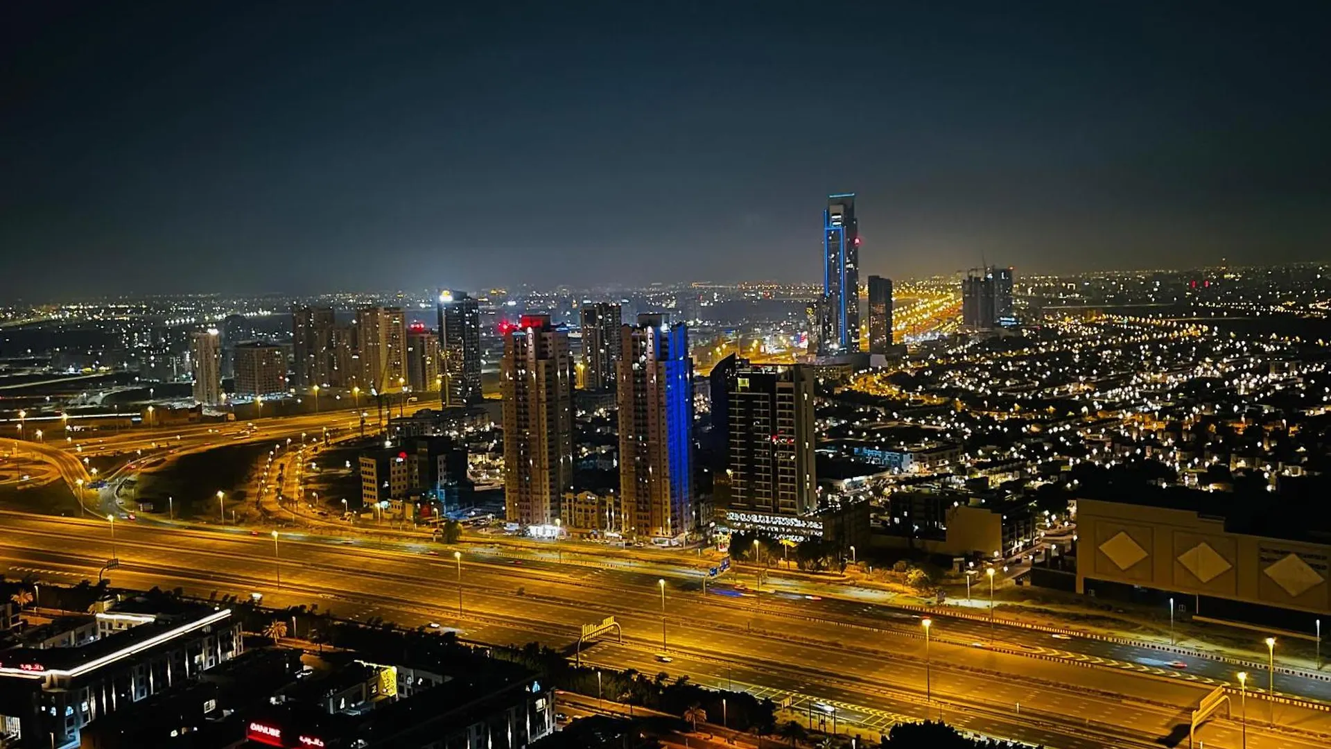 Top Floor Luxurious Apt In Jvc, Near Marina Dubai 0*,