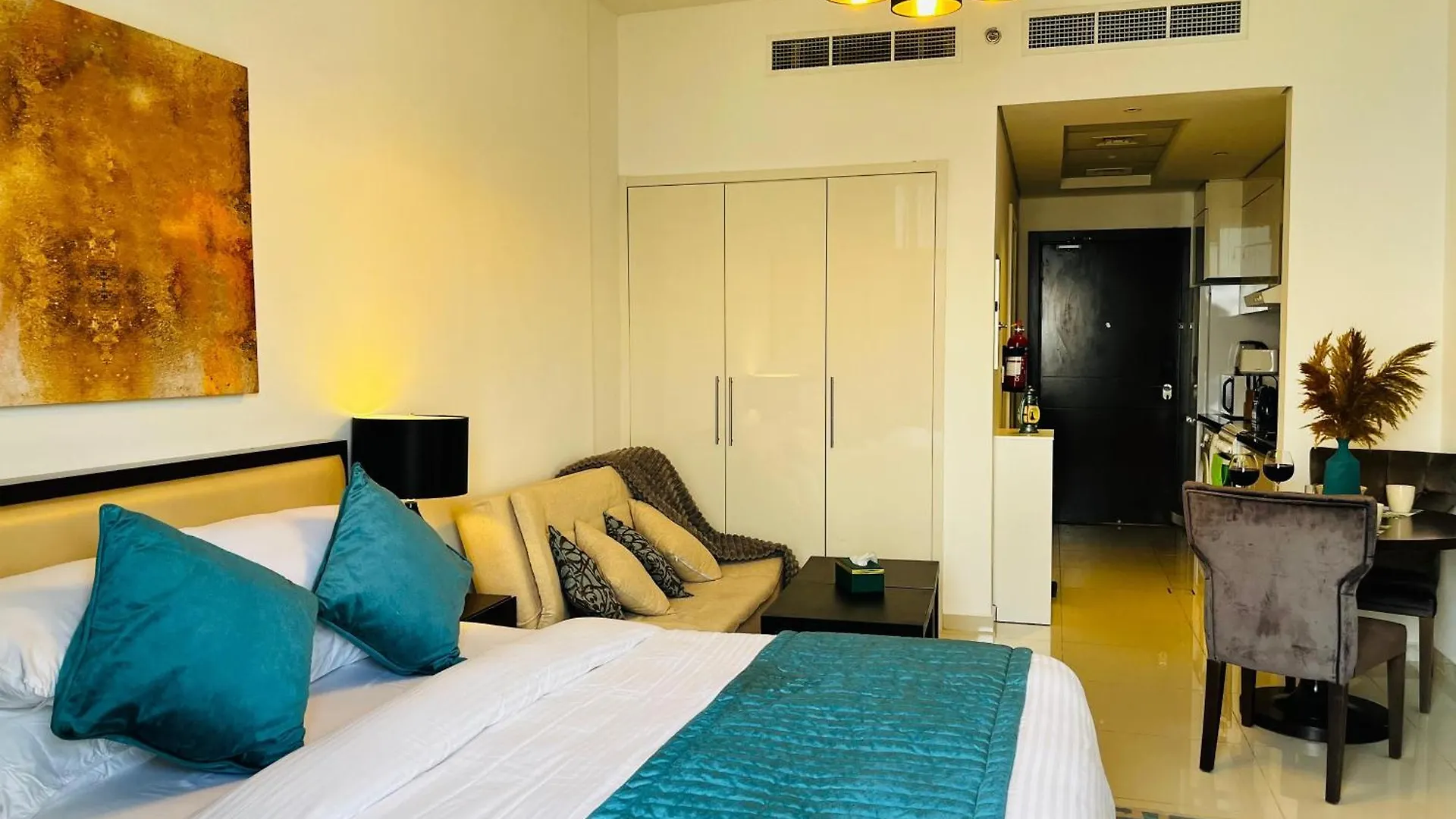 Top Floor Luxurious Apt In Jvc, Near Marina Dubai United Arab Emirates