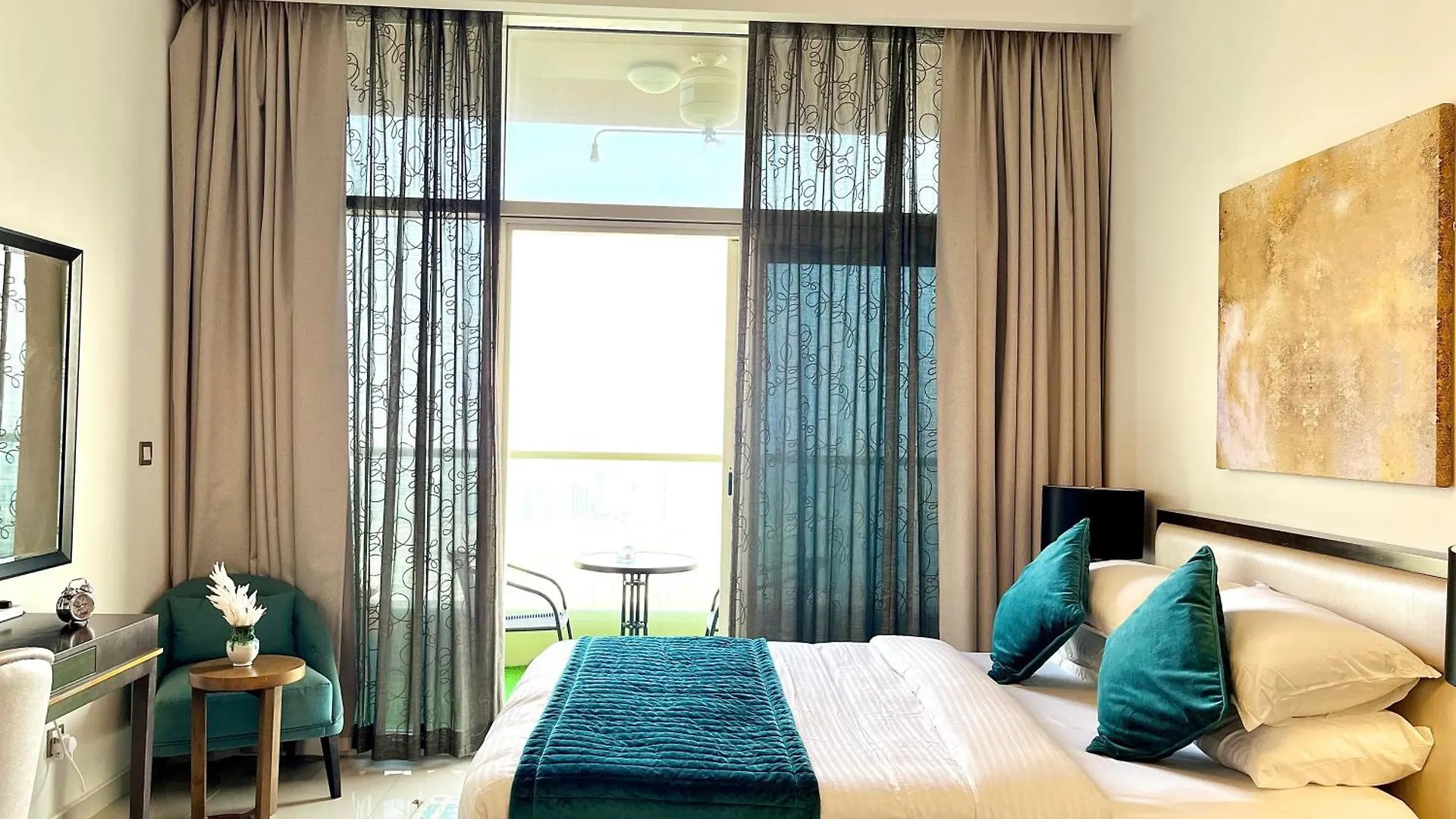 Top Floor Luxurious Apt In Jvc, Near Marina Dubai Apartment