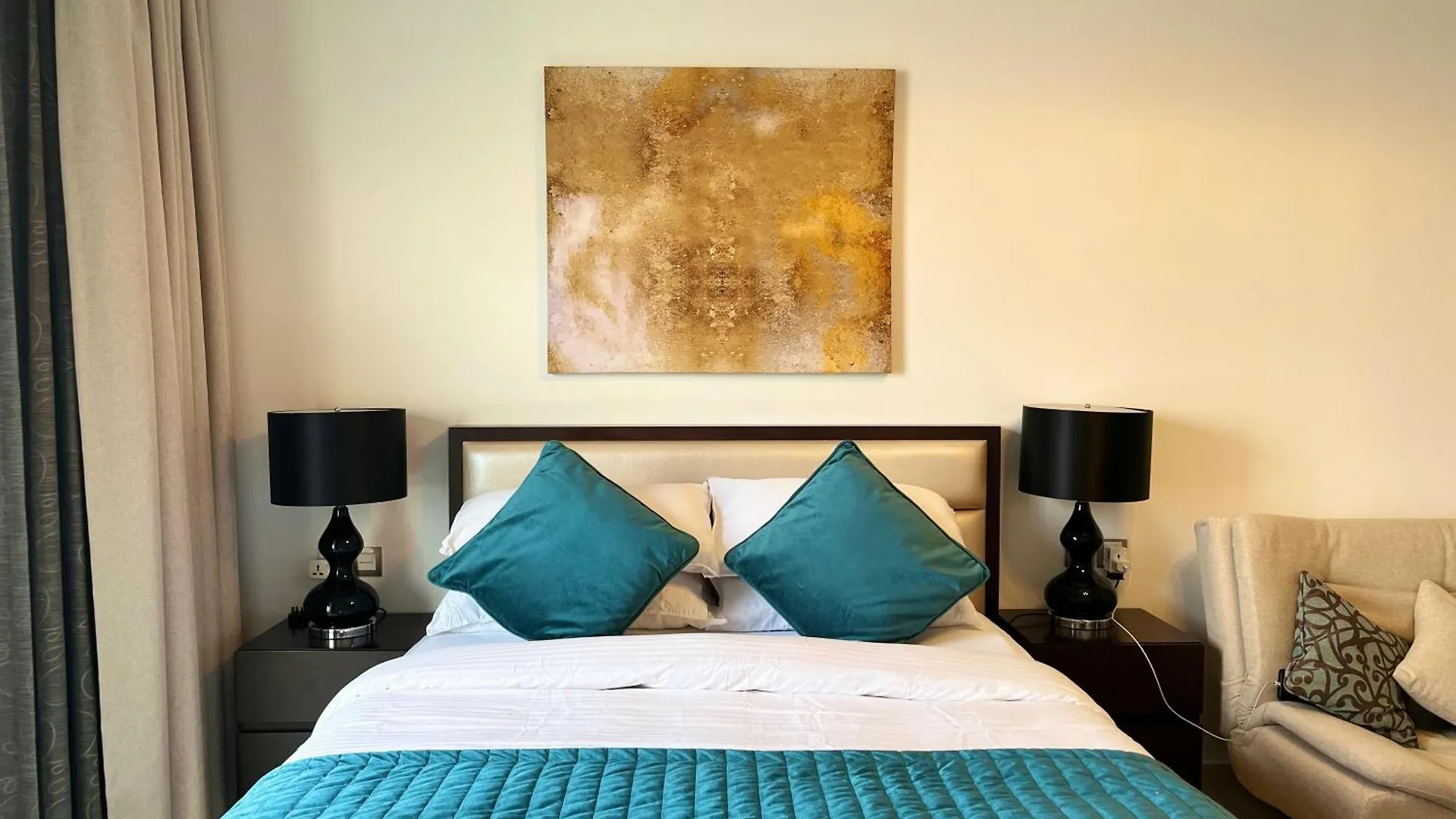 Top Floor Luxurious Apt In Jvc, Near Marina Dubai Apartment
