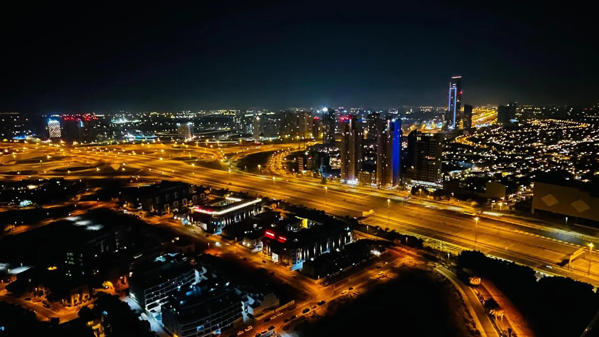 Top Floor Luxurious Apt In Jvc, Near Marina Dubai Apartment